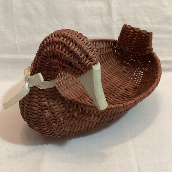 Bread Basket Vintage Brown Wicker Duck Centerpiece Farmhouse Decor Cottagecore - Picture 2 of 12
